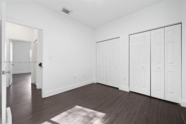 Building Photo - 1180 NE 41st Ave