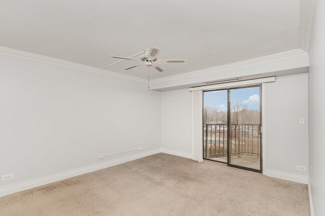 Building Photo - 111 S Baybrook Dr