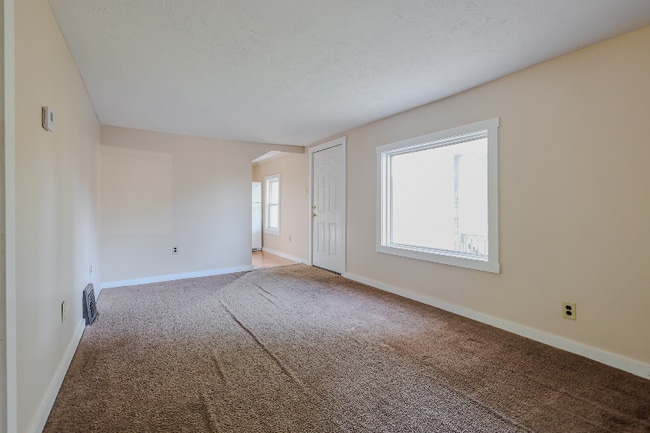 Building Photo - 6198 Hillford Ave NE