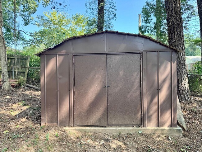 Building Photo - 430 Windsor Dr