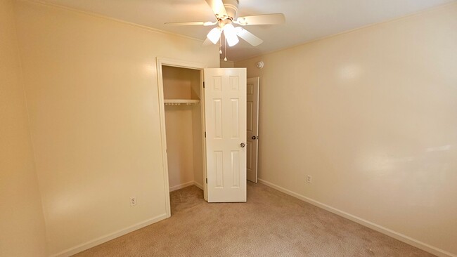 Building Photo - 3 BD 1.5 BA in Montclair Subdivision