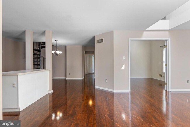 Building Photo - 312 River Birch Cir