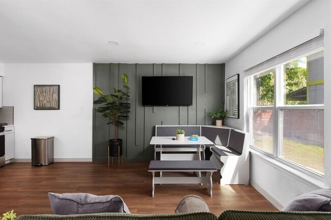 Building Photo - 1201 Southport Dr