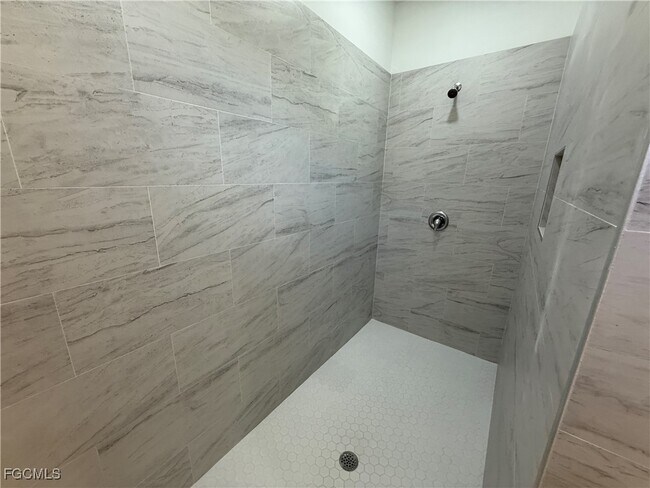 Building Photo - 106 Moore Ave