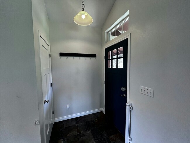 Building Photo - 13620 Batten Rd NE