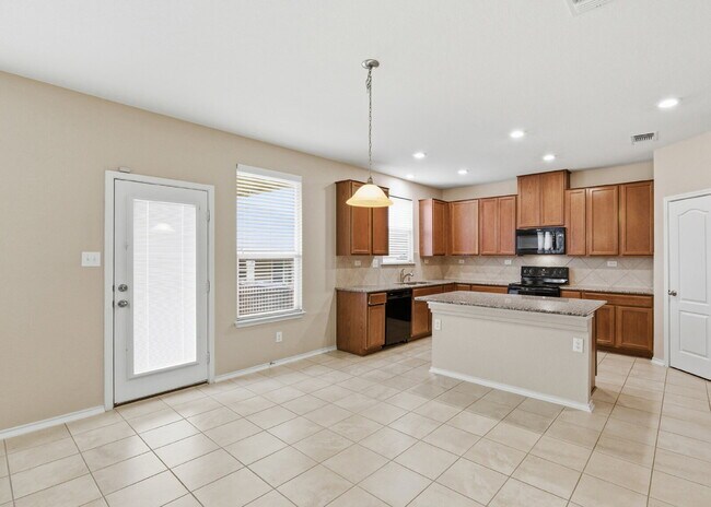 Building Photo - Move-In Ready Home in Landmark Pointe with Included Appliances