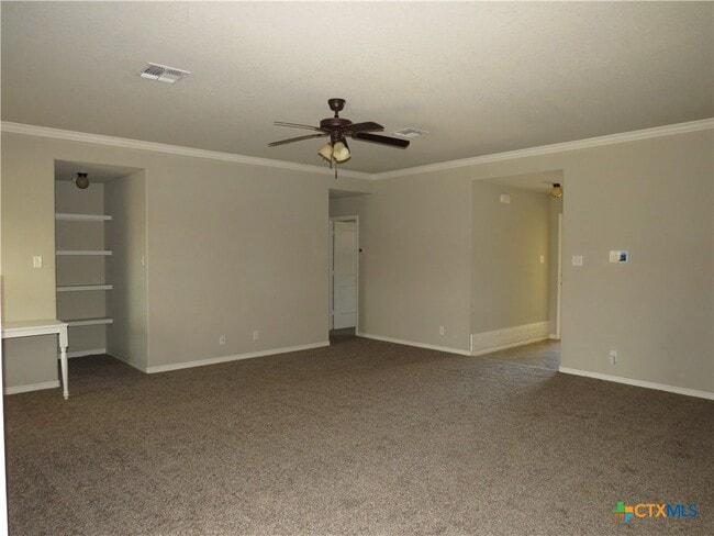 Building Photo - 2604 Hector Dr