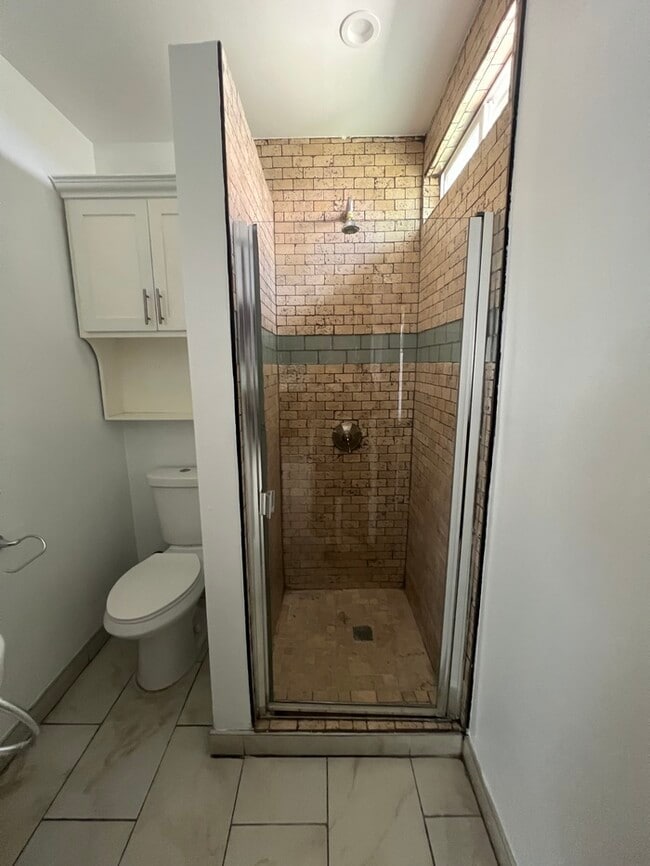 Building Photo - 1 Bedroom 1 Bathroom Apartment