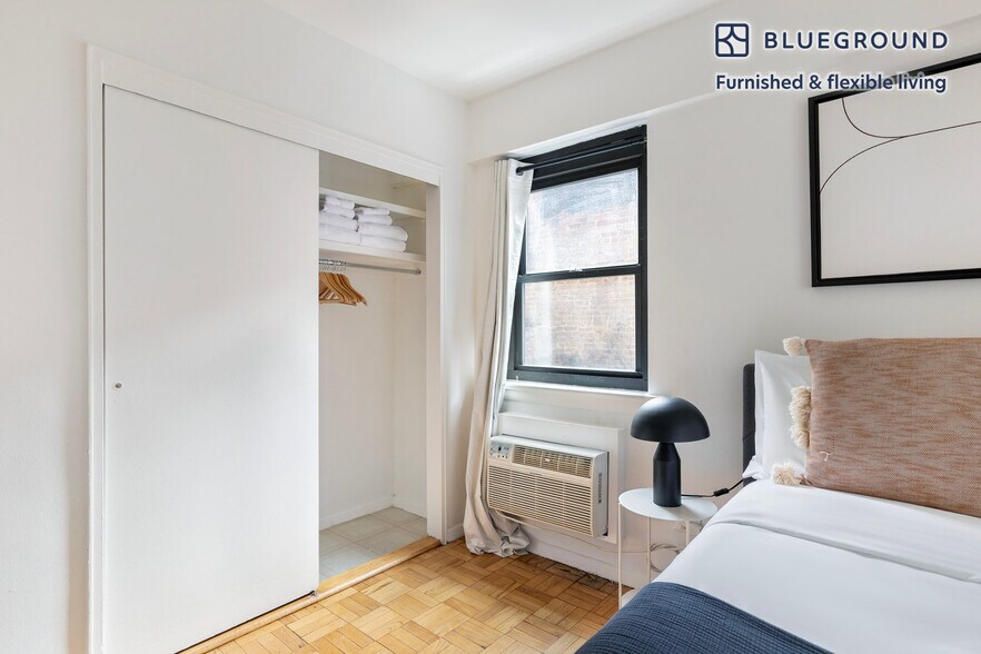 Building Photo - 300 E 51st St