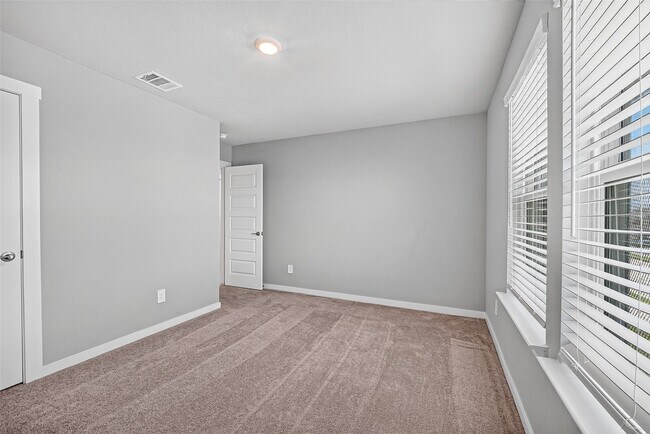 Building Photo - 13126 Lago Acero