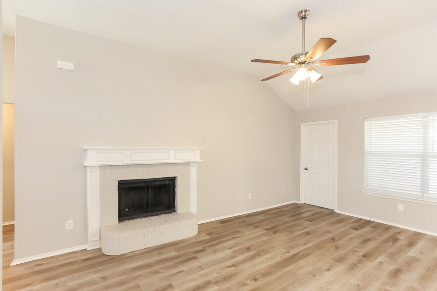 Building Photo - 1302 Hidden Glade Dr