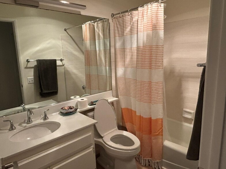 Building Photo - 310 Tahiti Way