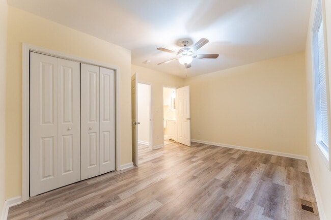 Building Photo - Donelson 3 Bedroom 2 Bath Apartment in Duplex
