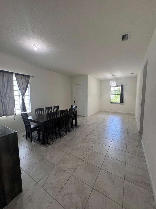 Building Photo - 4474 Buena Tara Dr
