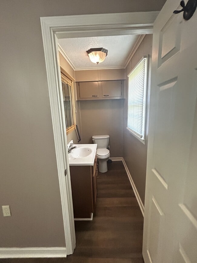 Building Photo - 451 Mill St