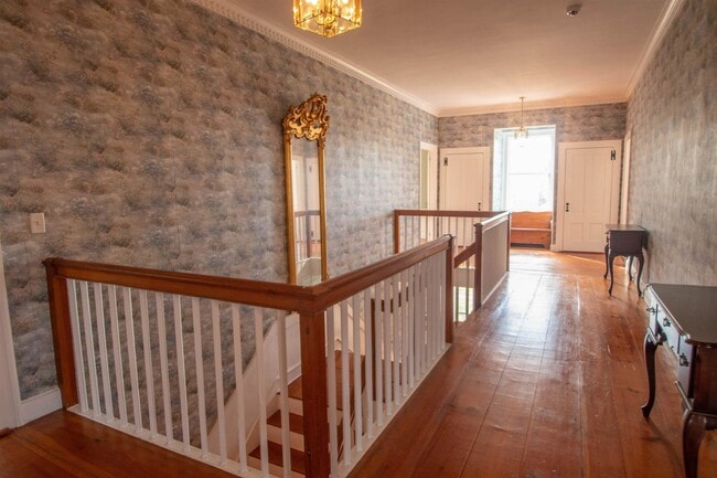 Building Photo - 267 N River Rd