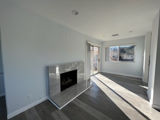 Building Photo - 10214 McClemont Ave