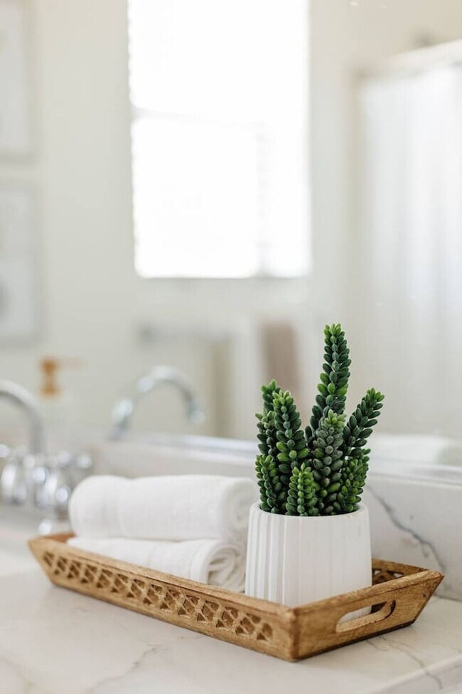 Building Photo - 2372 E Sequoia Dr