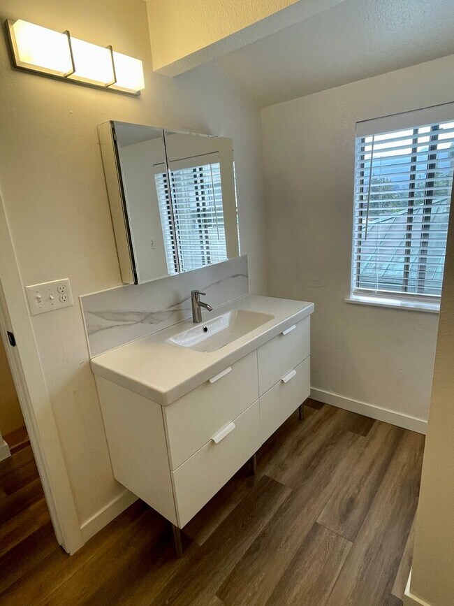 Building Photo - Fully updated/renovated unit NO GARAGE 1 B...