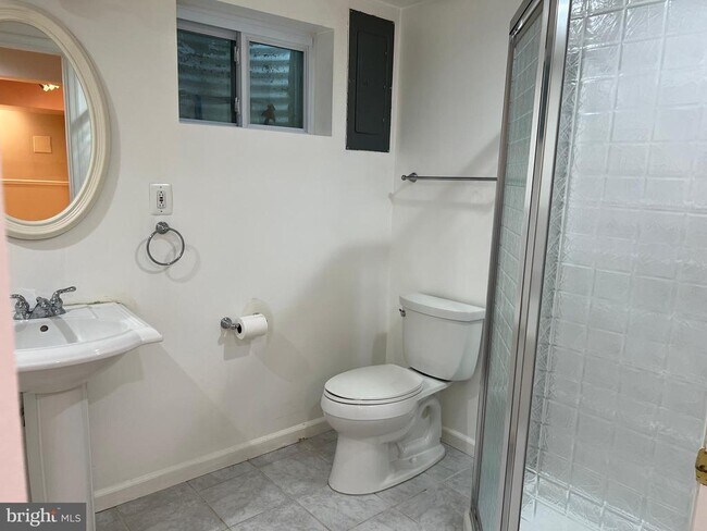 Building Photo - 9502 Tregaron Pl