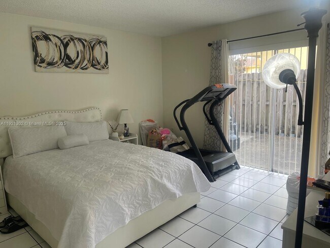 Building Photo - 8400 SW 154th Cir Ct