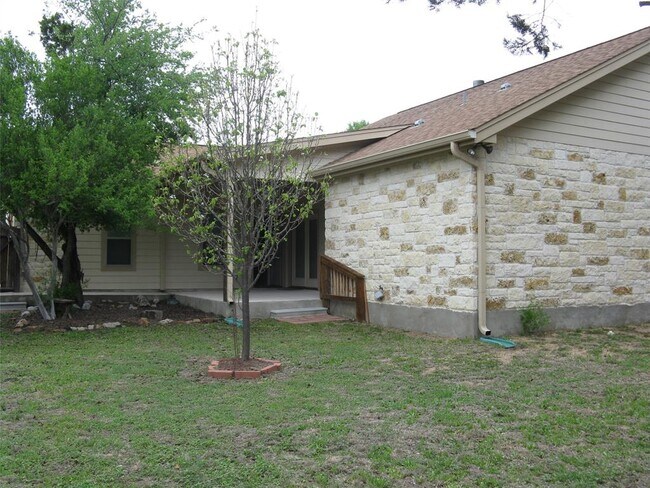 Building Photo - 806 Woodland Park Dr