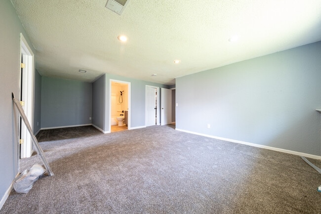 Building Photo - 624 McIntosh Ct