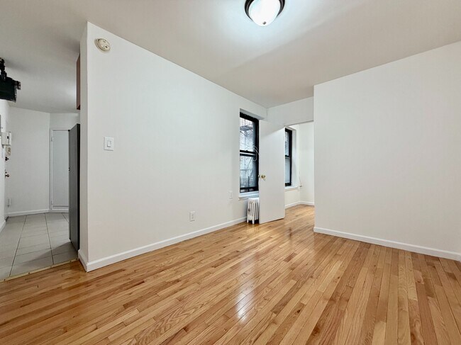 Building Photo - 401 E 68th St