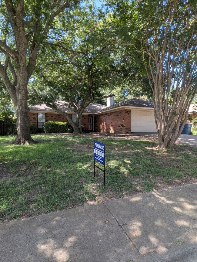 Building Photo - 504 Warbler Dr