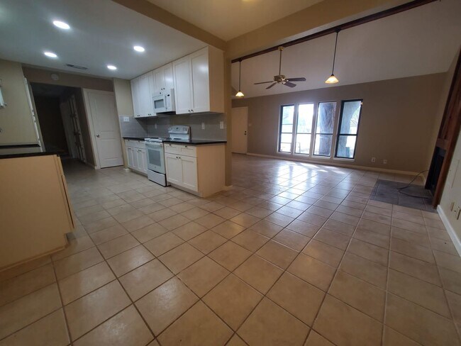 Building Photo - 3051 Heidi St