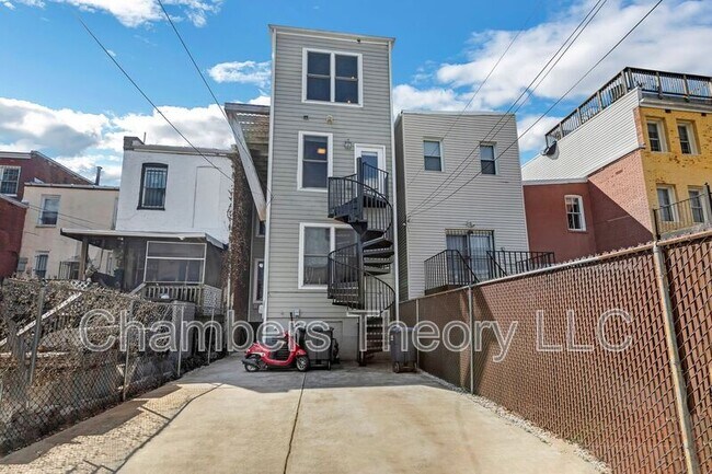 Building Photo - 15 N Street NW