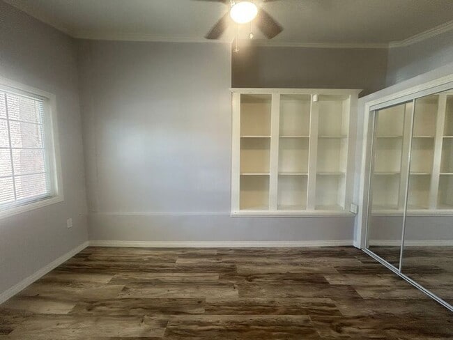 Building Photo - 2823 Hyperion Ave