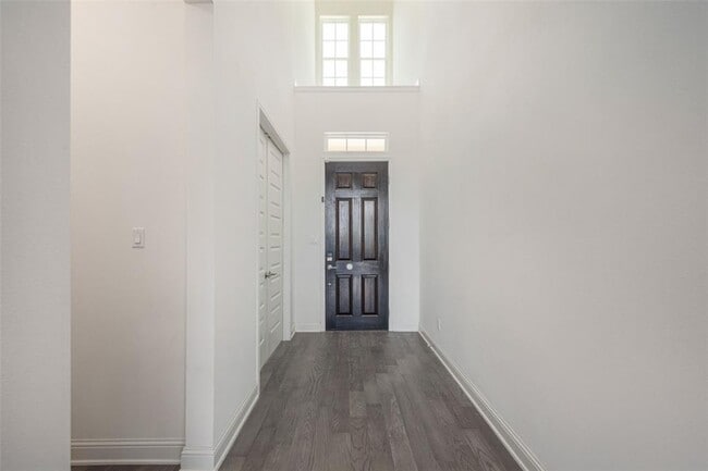Building Photo - 4413 Edgewater Dr
