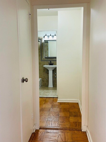 Building Photo - 10 Huron Ave