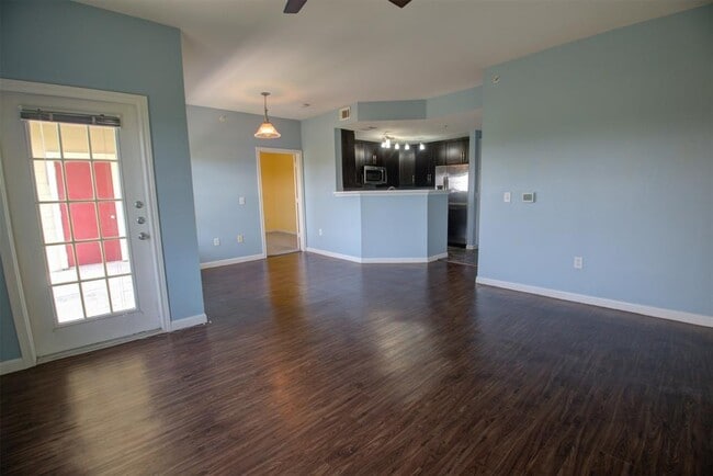 Building Photo - 2320 Gracy Farms Ln