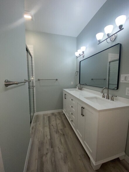 Building Photo - 625 Asilo