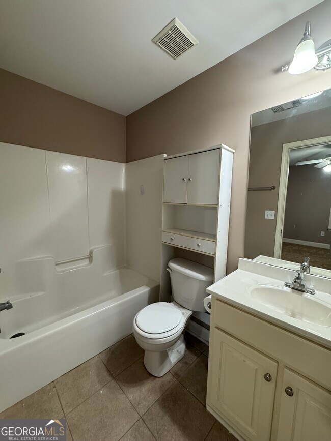 Building Photo - 460 S Barnett Shoals Rd