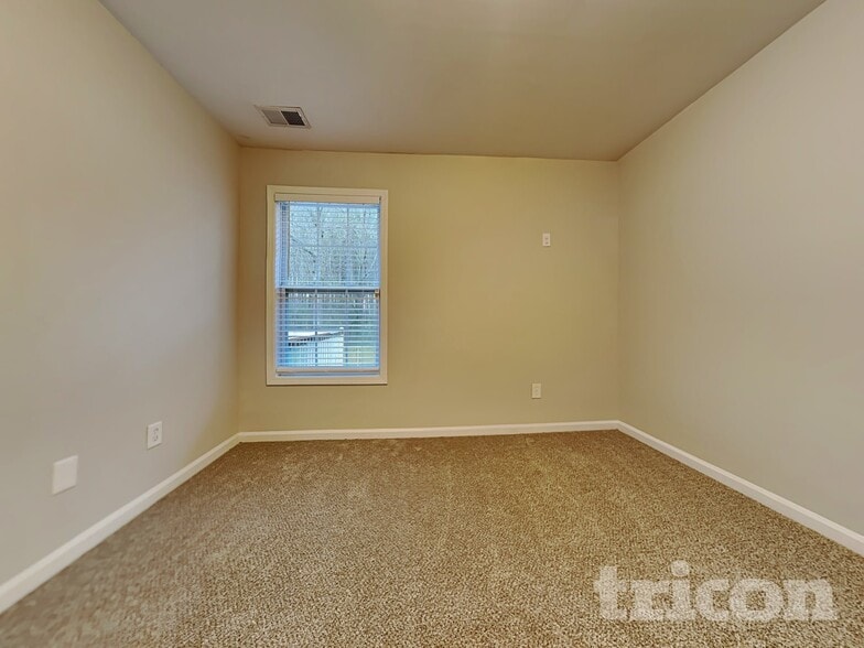 Building Photo - 54 Freedom Dr NE