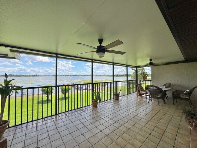 Building Photo - Lake Hartridge Condo - Two Levels with Water Views