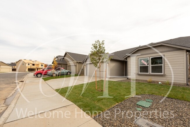 Building Photo - Beautiful Newer Home in New Neighborhood