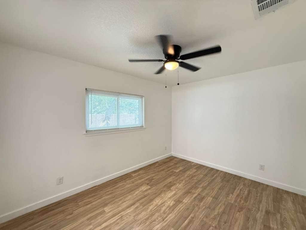 Building Photo - 5542 Snow Fox Dr