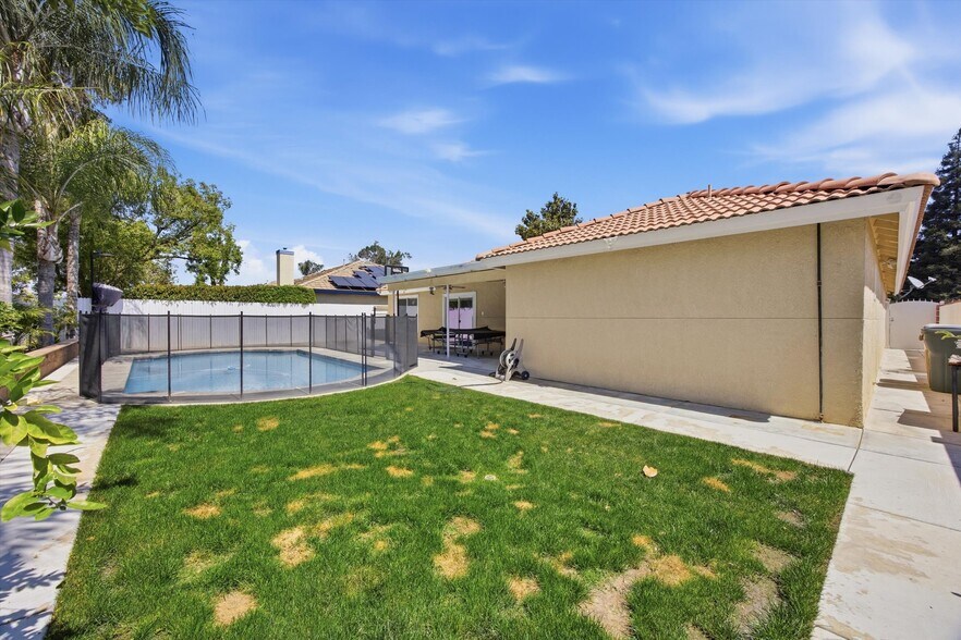 Building Photo - 10721 Loughton Ave