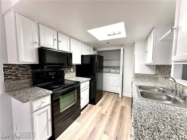 Building Photo - 2112 Venus Ave