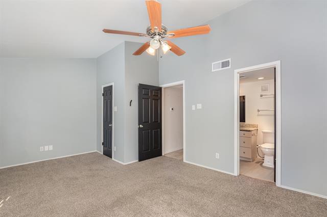 Building Photo - 8750 Park Ln