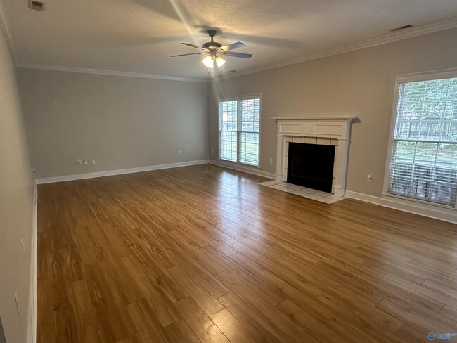 Building Photo - 129 Cannes Dr SE