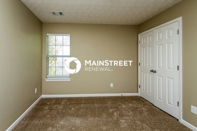 Building Photo - 5 Bedroom Pet-Friendly Home in Lithonia, GA with Main Street Renewal