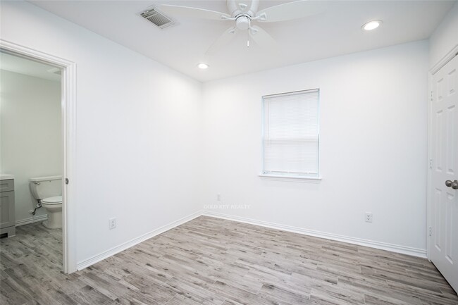 Building Photo - 218 Ishmeal St