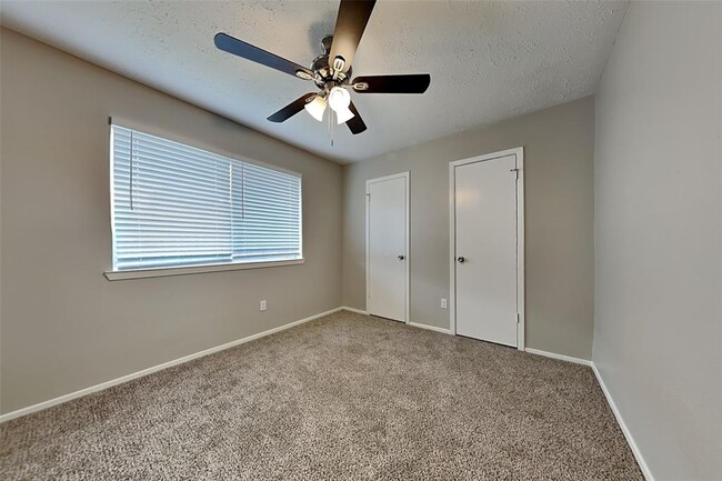 Building Photo - 7414 Skylight Ln