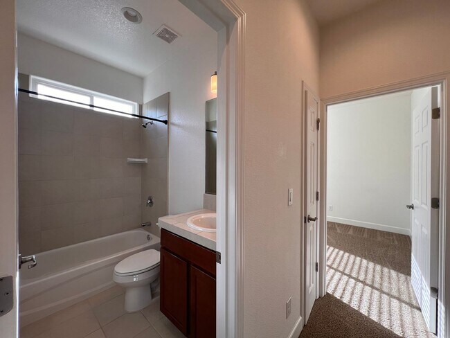 Building Photo - Spacious 3 bedroom home in Fernley