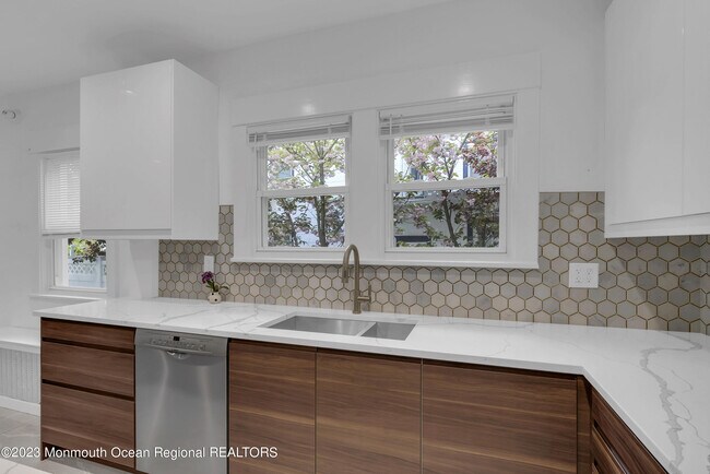 Building Photo - 309 Cedar Ave